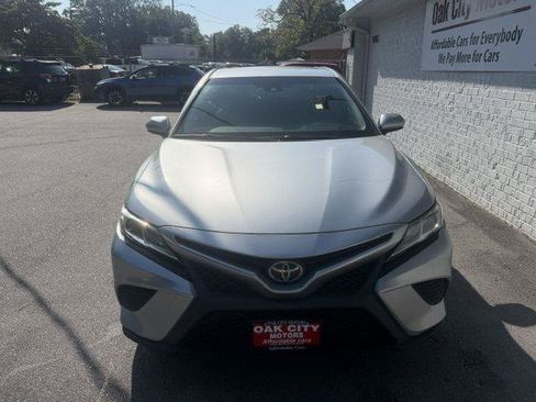 Used 2018 Toyota Camry SE FWD image 3