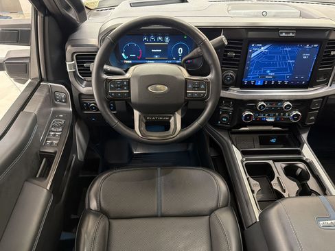 Certified 2025 Ford F250 Platinum w/ FX4 Off-Road Package AWD/4WD image 31