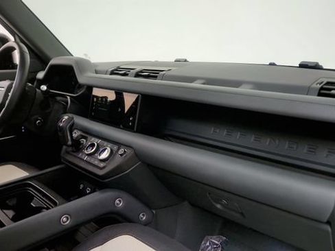 Used 2024 Land Rover Defender 110 X-Dynamic SE AWD/4WD image 31