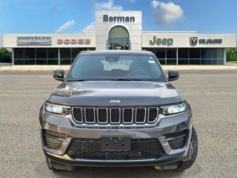 Certified 2025 Jeep Grand Cherokee Laredo X image 5