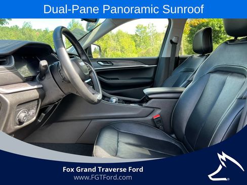 Used 2022 Jeep Grand Cherokee Limited AWD/4WD image 3