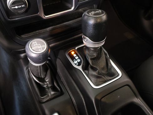 Used 2018 Jeep Wrangler Unlimited Sport AWD/4WD image 7