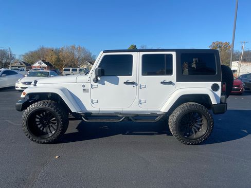 Used 2015 Jeep Wrangler Unlimited Sahara w/ Dual Top Group image 8