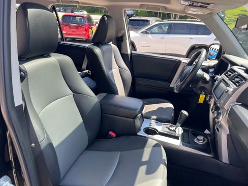 Used 2019 Toyota 4Runner SR5 Premium AWD/4WD image 18