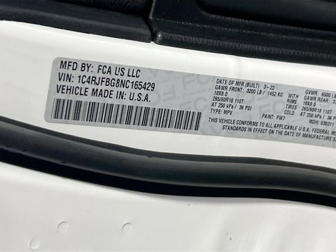 Used 2022 Jeep Grand Cherokee Limited image 32