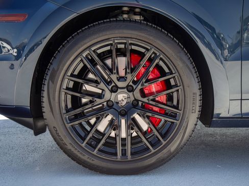 Certified 2025 Porsche Cayenne Turbo AWD/4WD image 12
