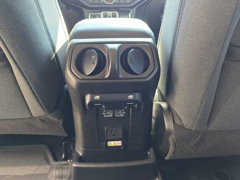 Used 2024 Jeep Wrangler Unlimited Sahara w/ Technology Group AWD/4WD image 31