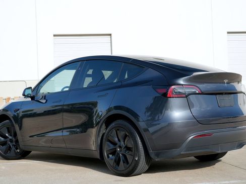 Used 2025 Tesla Model Y Long Range RWD image 4