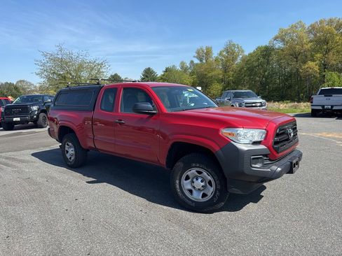 Used 2017 Toyota Tacoma SR AWD/4WD image 1