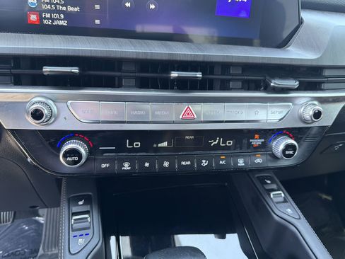 Used 2024 Kia Telluride EX w/ EX Captain's Chair Package FWD image 8