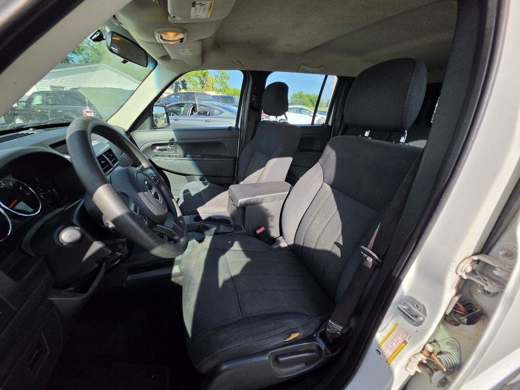 Used 2012 Jeep Liberty Sport RWD image 14