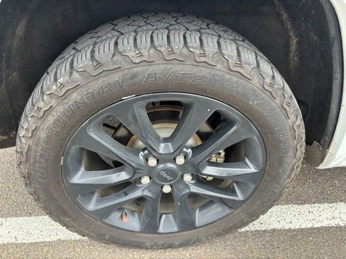 Used 2017 Jeep Grand Cherokee Altitude AWD/4WD image 7
