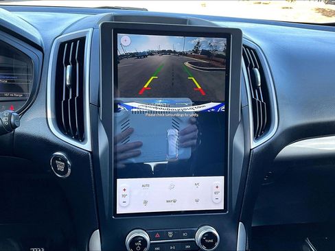 Certified 2022 Ford Edge SE w/ Black Appearance Package image 15