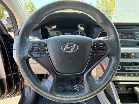Used 2017 Hyundai Sonata SE FWD image 16