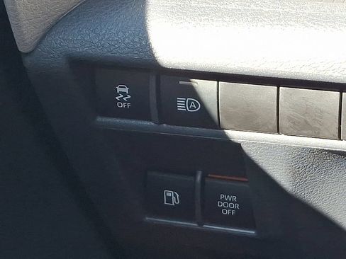 Certified 2023 Toyota Sienna XLE AWD/4WD image 27