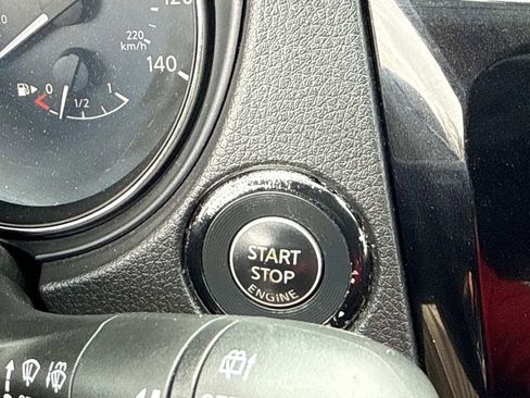 Used 2017 Nissan Rogue SL image 33