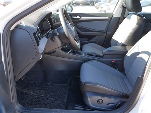 Certified 2025 Volkswagen Jetta SE image 13