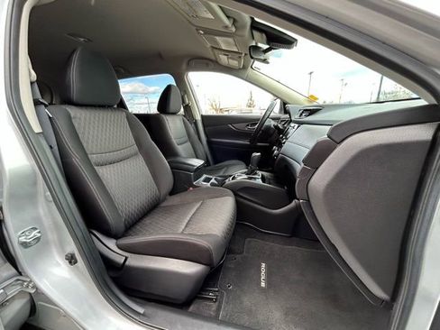 Used 2020 Nissan Rogue SV image 30