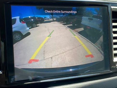 Used 2024 Chrysler Pacifica Touring-L FWD image 23