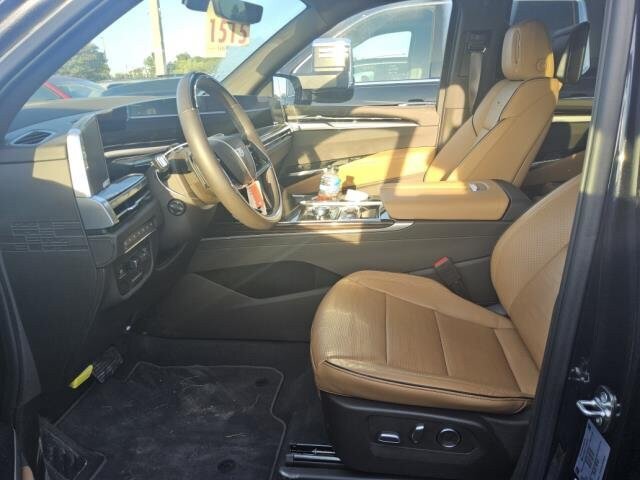 Used 2026 Cadillac Escalade Luxury w/ Touring Package AWD/4WD image 8