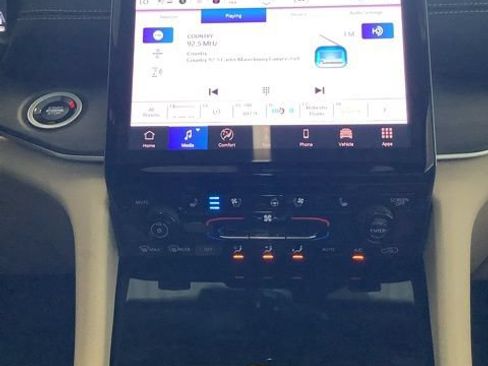 Certified 2025 Jeep Grand Cherokee Limited w/ Luxury Tech Group II AWD/4WD image 21