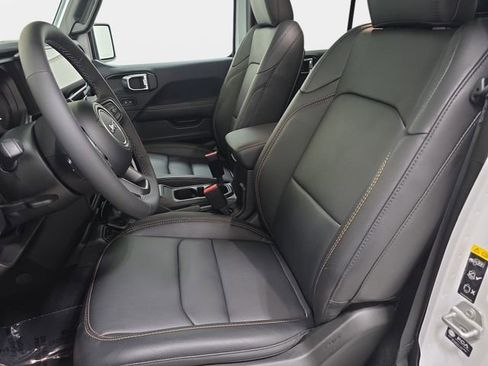 Used 2025 Jeep Gladiator Sport AWD/4WD image 13