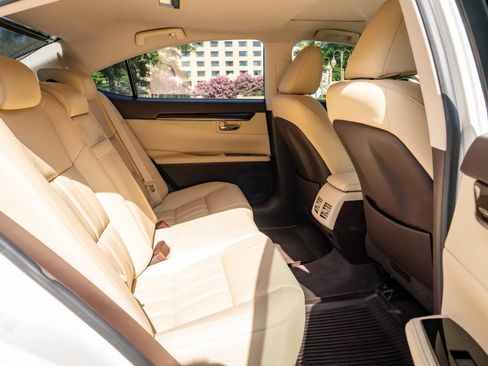 Used 2017 Lexus ES 350 w/ Luxury Package FWD image 16