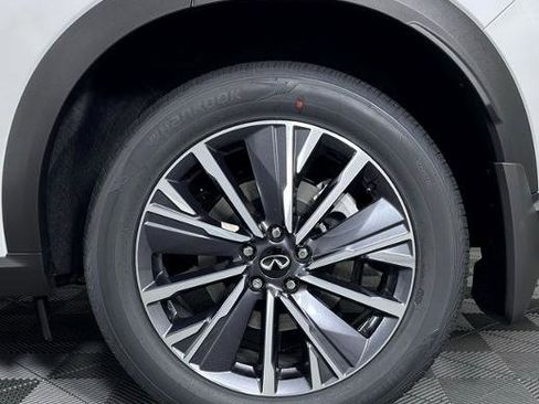 Certified 2026 INFINITI QX60 Luxe w/ Family Package image 11