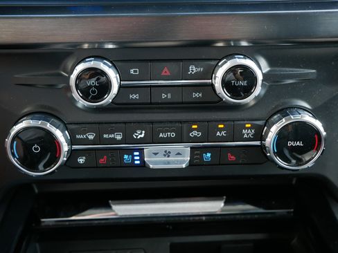 Used 2025 Ford F350 Lariat w/ FX4 Off-Road Package image 15