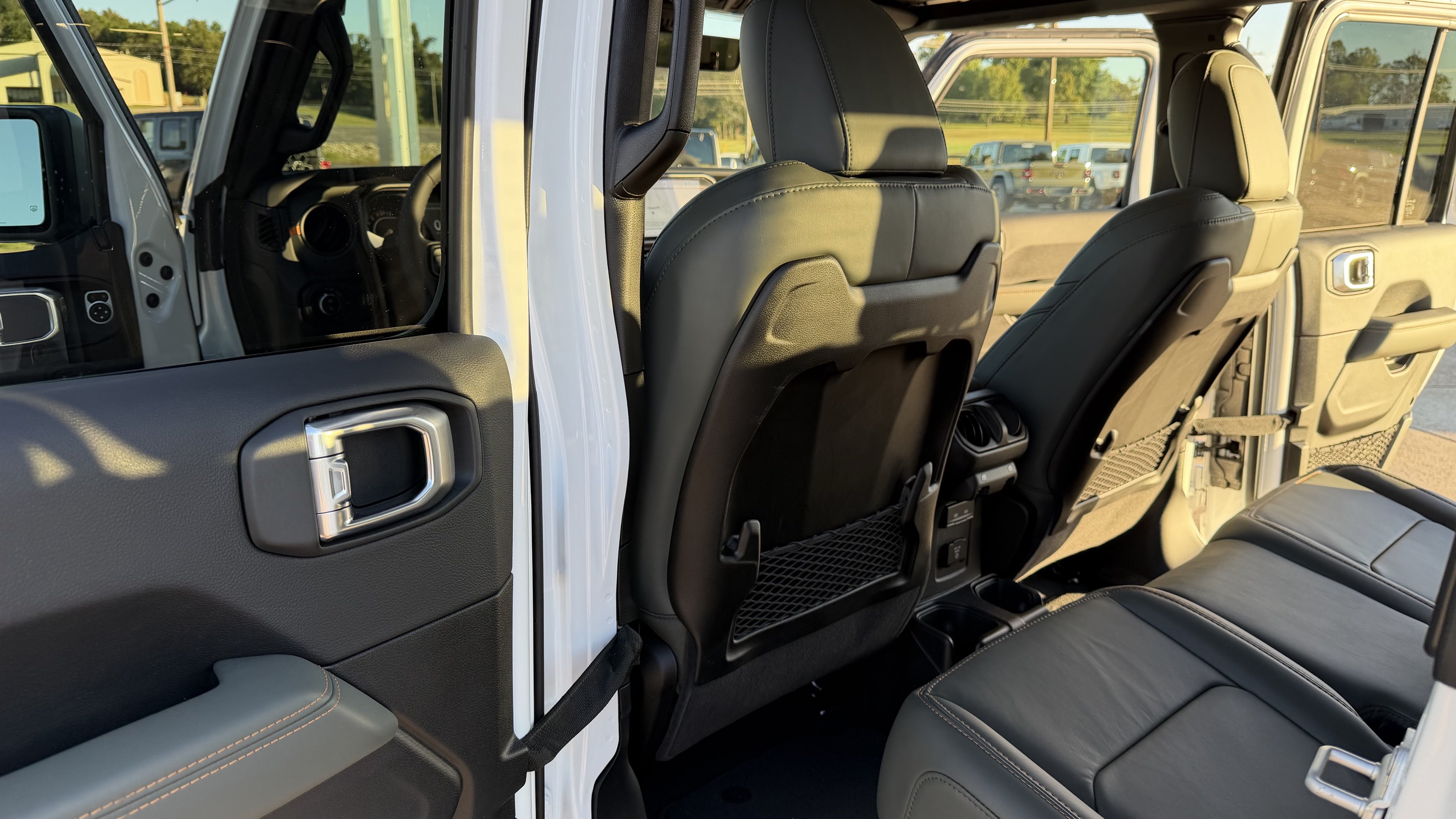 Used 2026 Jeep Gladiator Mojave AWD/4WD image 34