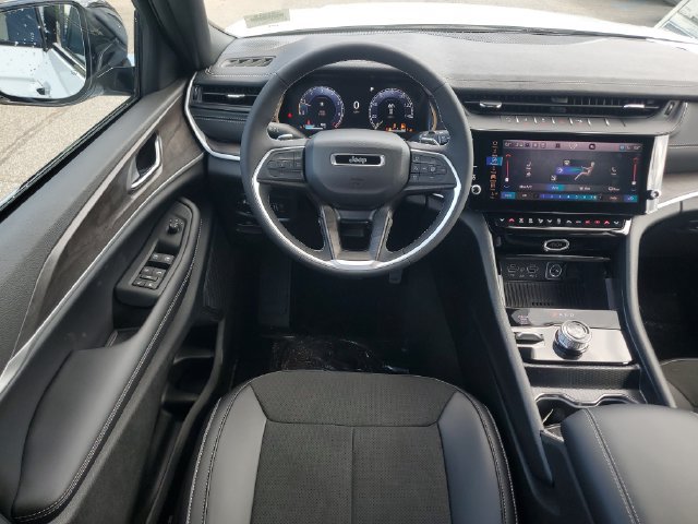 New 2027 Jeep Grand Cherokee Altitude AWD/4WD image 18