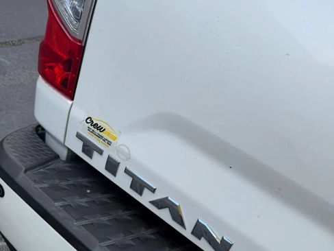 Used 2018 Nissan Titan PRO-4X w/ Pro-4x Convenience Package AWD/4WD image 10