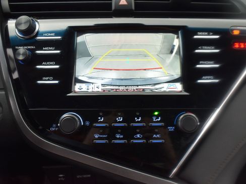 Used 2018 Toyota Camry LE image 17