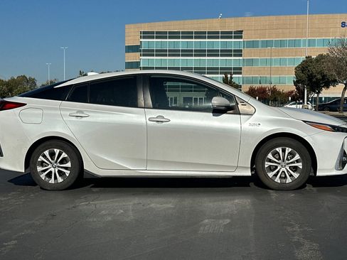 Used 2022 Toyota Prius Prime Limited image 3