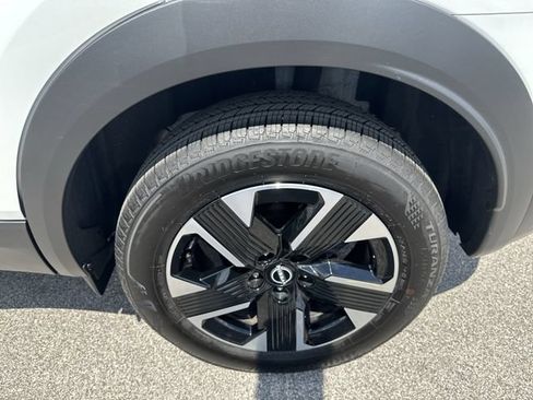 Used 2026 Nissan Kicks SR FWD image 8