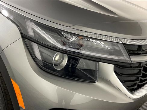 New 2026 Kia Seltos EX image 8