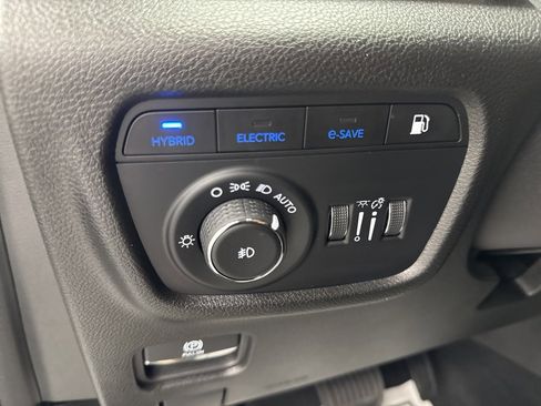 Used 2023 Jeep Grand Cherokee 4WD 4xe image 8