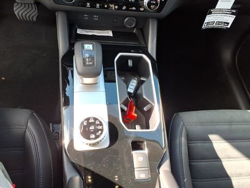 New 2025 Mitsubishi Outlander SE image 24