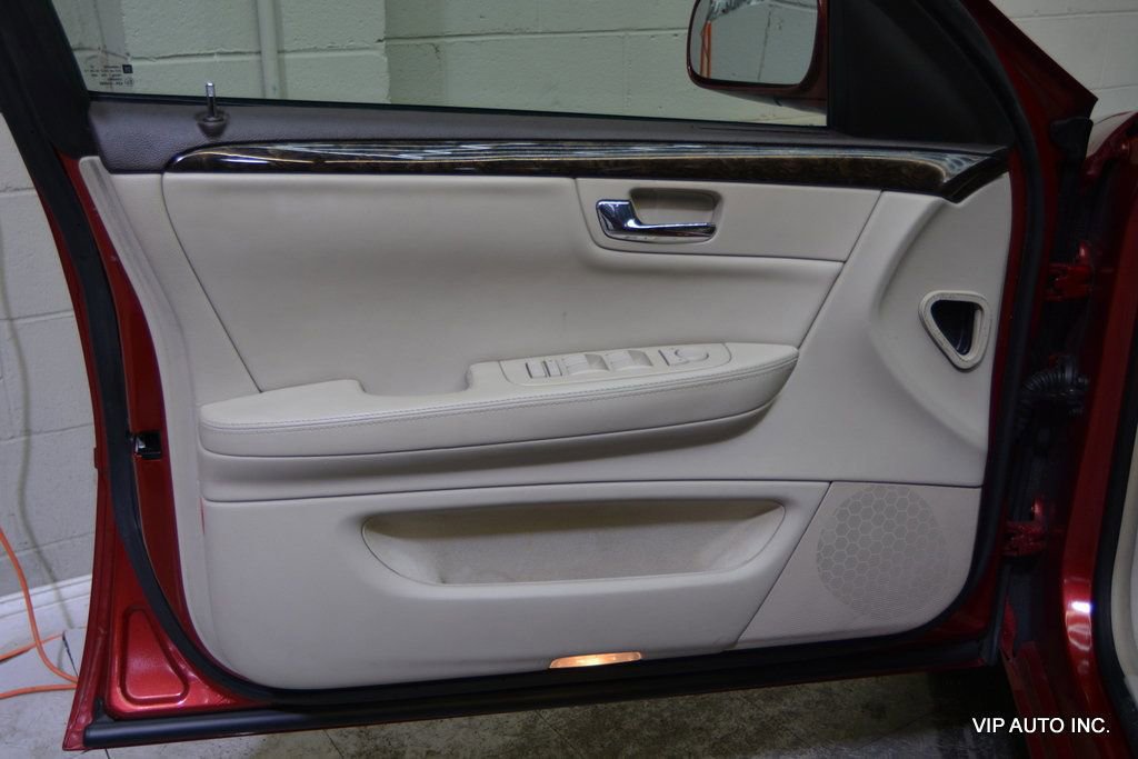 Used 2010 Cadillac DTS FWD image 7