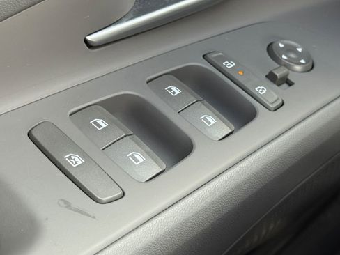 Used 2025 Hyundai Elantra SE image 20