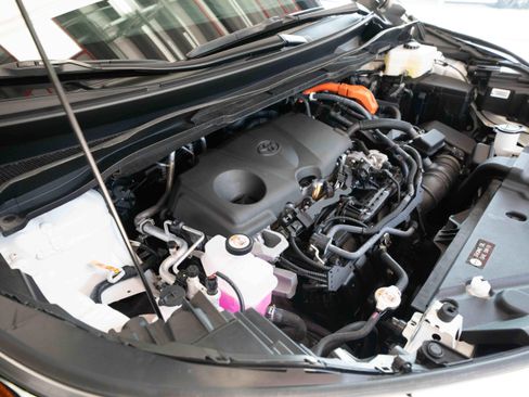 Used 2025 Toyota Sienna Platinum AWD/4WD image 28