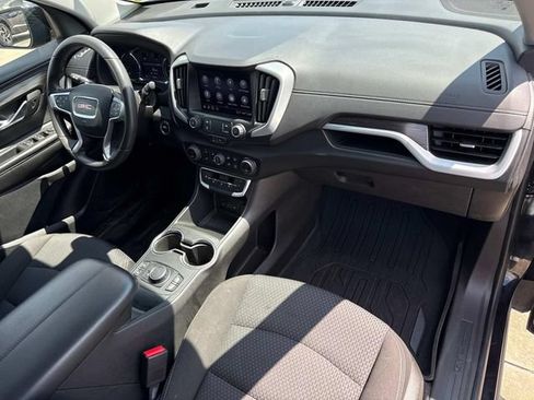 Used 2022 GMC Terrain SLE w/ Driver Convenience Package FWD image 18