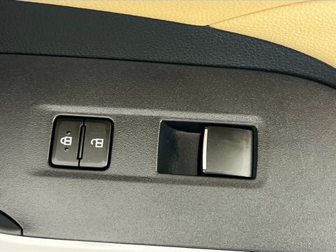 Used 2019 Toyota RAV4 XLE Premium FWD image 31