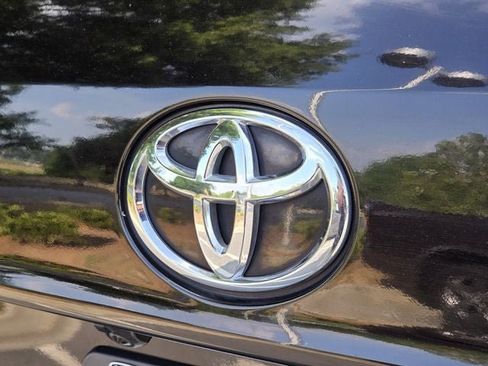 Used 2021 Toyota Highlander XLE AWD/4WD image 41