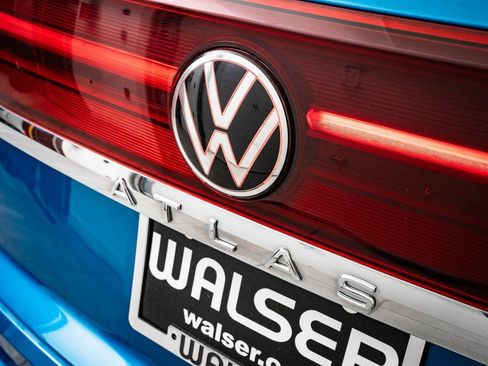 Used 2024 Volkswagen Atlas Cross Sport SEL Premium R-Line image 18