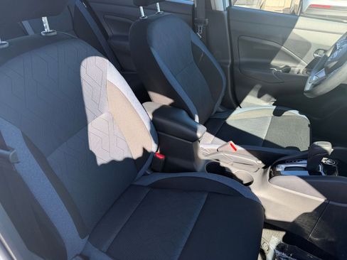 Used 2025 Nissan Versa SV image 34