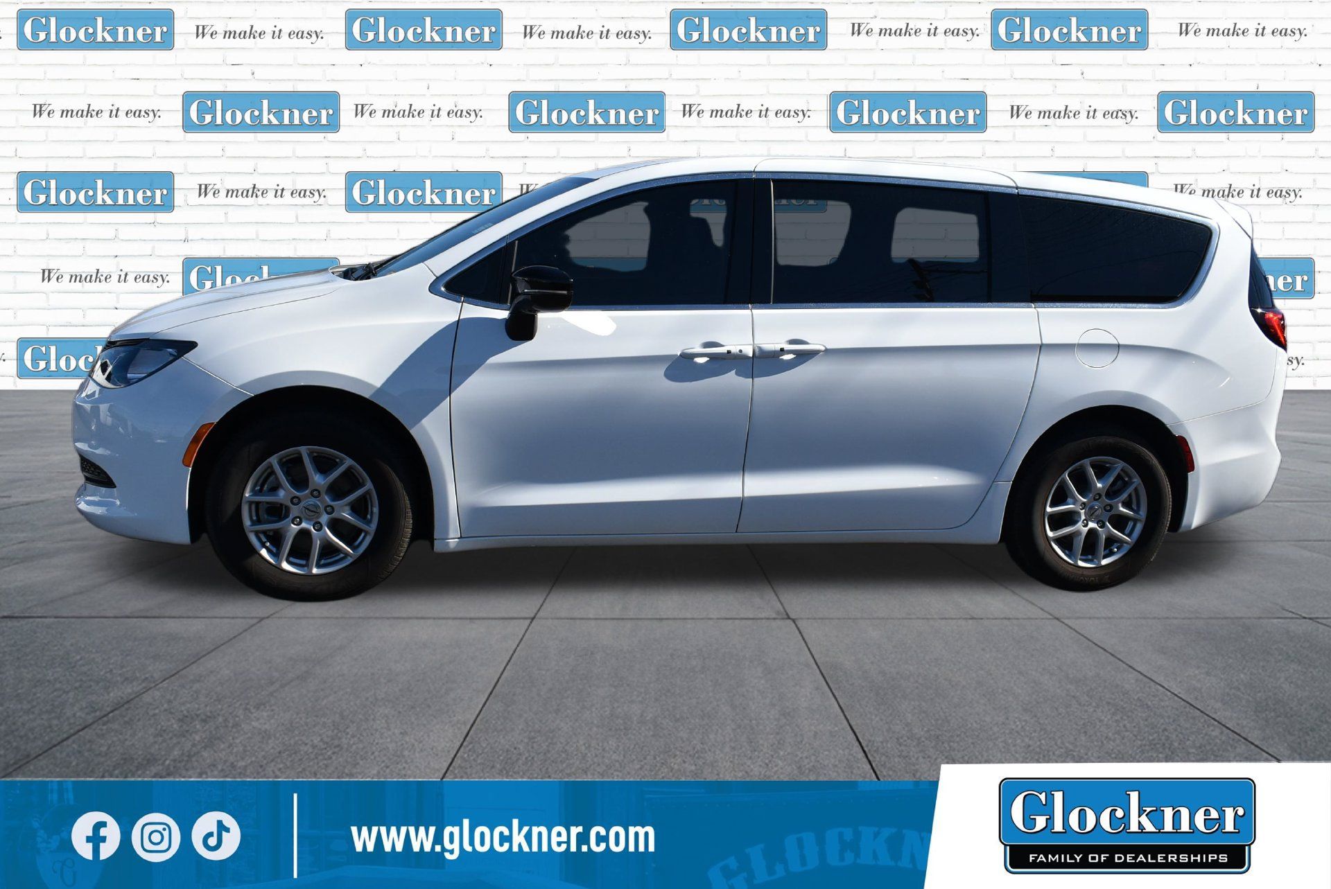 Used 2025 Chrysler Voyager LX FWD image 16