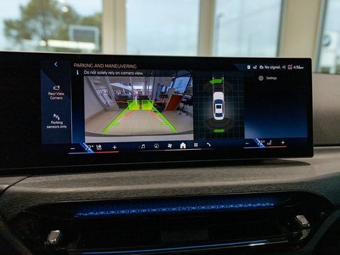 New 2025 BMW 330i xDrive Sedan w/ Convenience Package image 31