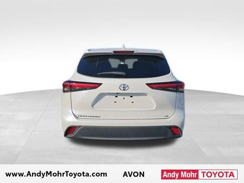 Used 2020 Toyota Highlander LE image 5
