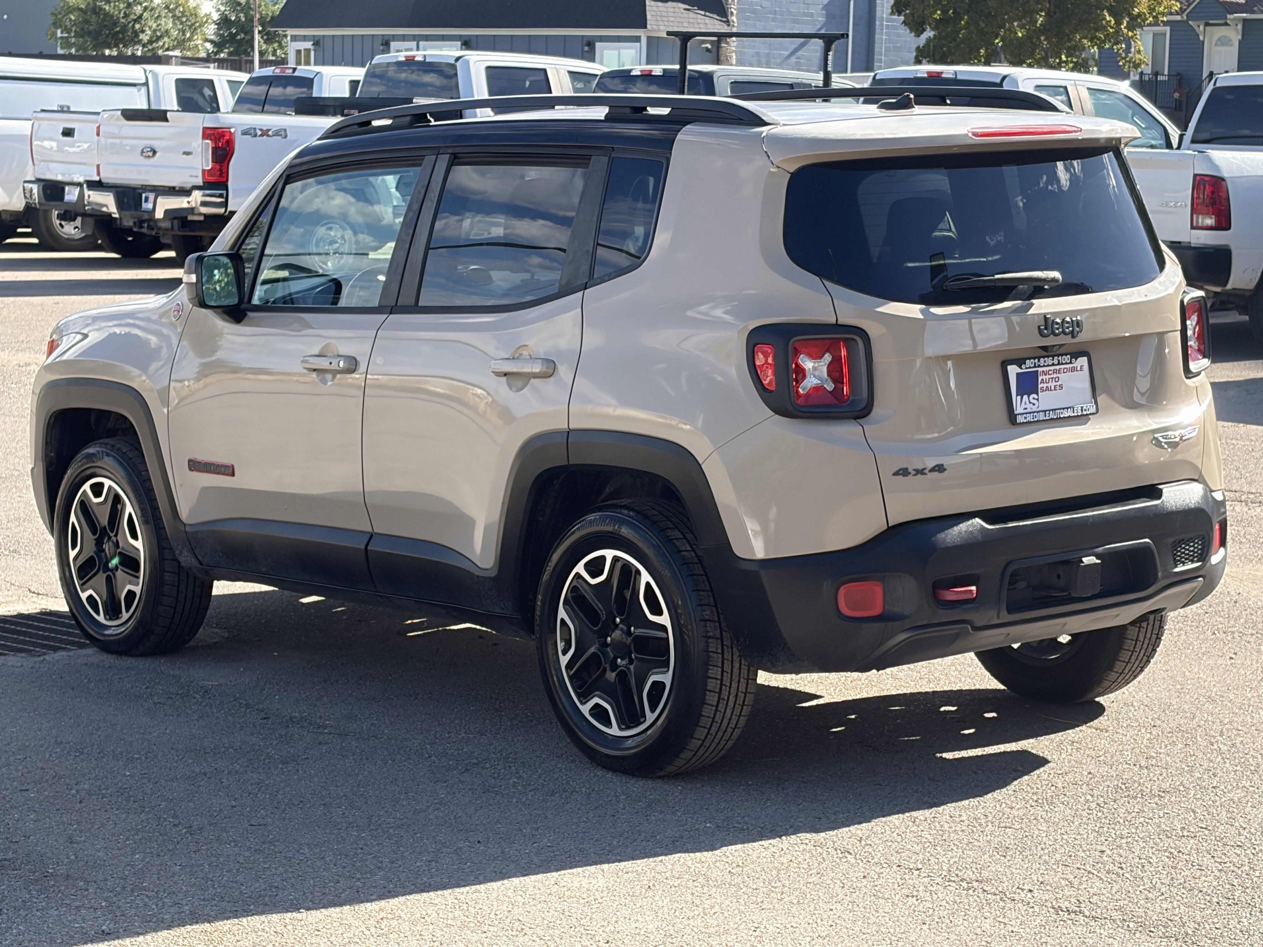 Used 2016 Jeep Renegade Trailhawk w/ Premium Trailhawk Package AWD/4WD image 4